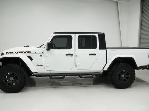 Used 2023 Jeep Gladiator Mojave w/ LED Lighting Group AWD/4WD image 6