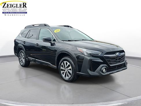 Used 2024 Subaru Outback Premium AWD/4WD image 3