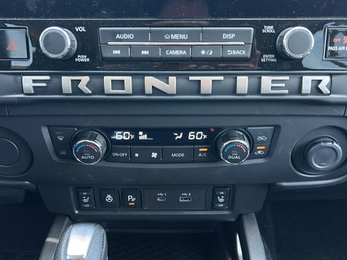 Used 2025 Nissan Frontier SV w/ SV Convenience Package RWD image 23