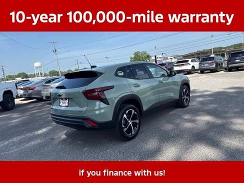 Used 2024 Chevrolet Trax RS w/ Sunroof Package FWD image 22