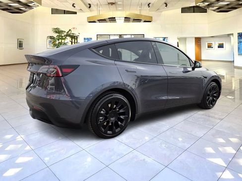 Used 2023 Tesla Model Y Long Range image 7