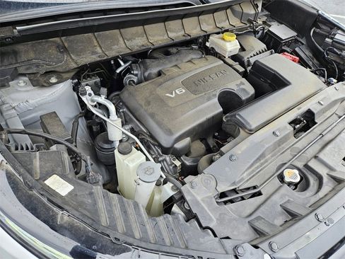 Used 2022 Nissan Pathfinder SV image 16