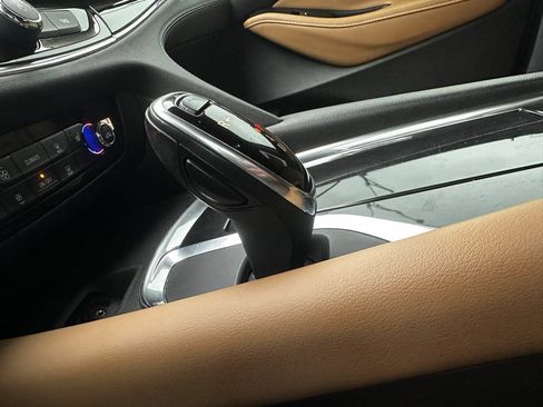 Used 2018 Buick Enclave Essence image 35