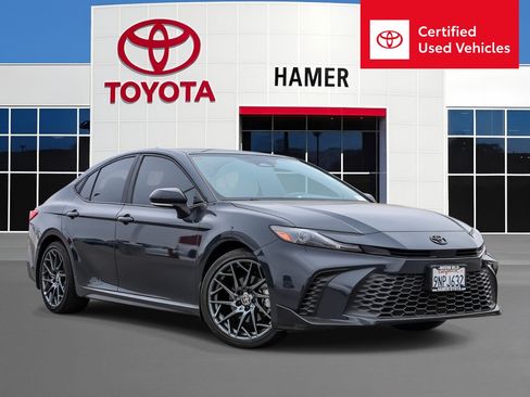 Certified 2025 Toyota Camry SE FWD image 1