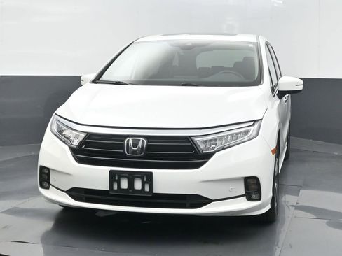 Certified 2024 Honda Odyssey Touring image 2