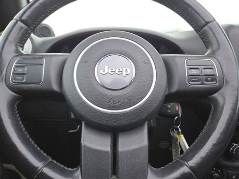 Used 2013 Jeep Wrangler Unlimited Sahara image 31