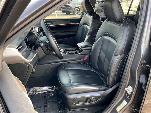 Used 2022 Jeep Grand Cherokee L Limited image 25