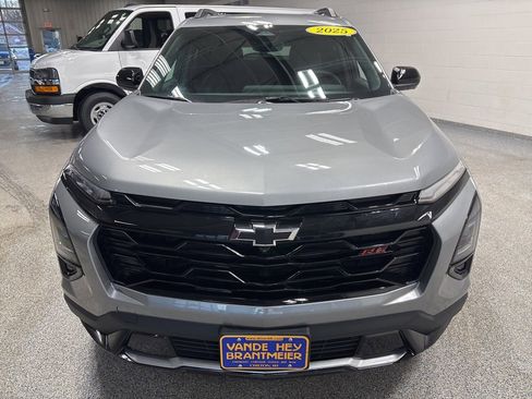 Used 2025 Chevrolet Equinox RS w/ Safety and Technology Package image 2