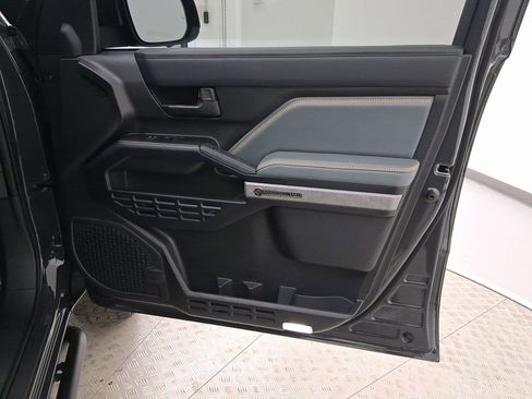 Used 2025 Toyota 4Runner Trailhunter image 33