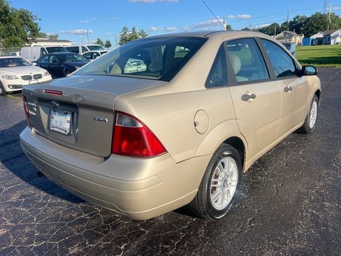 Used 2006 Ford Focus ZX4 Sedan FWD image 7