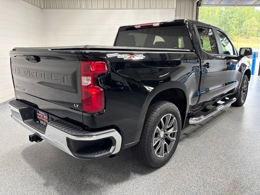 Used 2024 Chevrolet Silverado 1500 LT AWD/4WD image 7