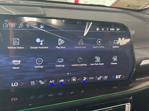 Used 2024 Chevrolet Traverse RS FWD image 29