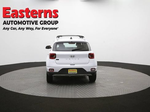 Used 2021 Hyundai Venue SEL FWD image 35