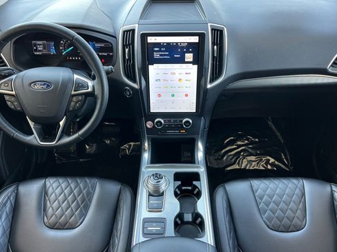 Used 2024 Ford Edge Titanium image 16