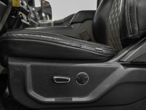 Used 2019 Ford F250 XLT w/ XLT Premium Package image 32