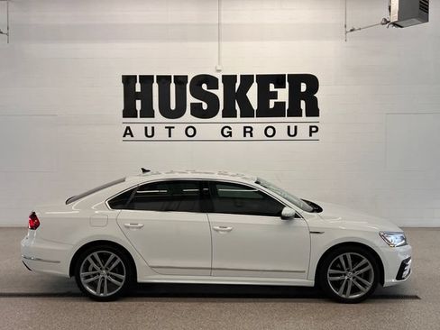 Used 2017 Volkswagen Passat 1.8T R-Line w/ R-Line Lighting Package FWD image 2