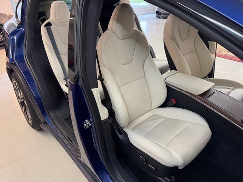 Used 2022 Tesla Model X image 8