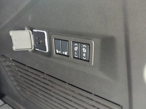 Used 2025 GMC Yukon Elevation w/ LPO, Elevation Black Package RWD image 12