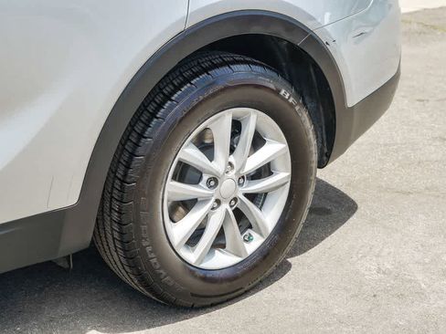 Used 2017 Kia Sorento L FWD image 11