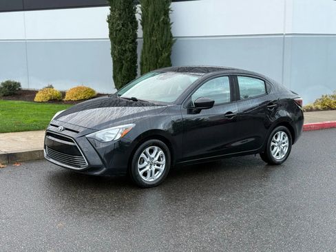 Used 2017 Toyota Yaris iA image 1