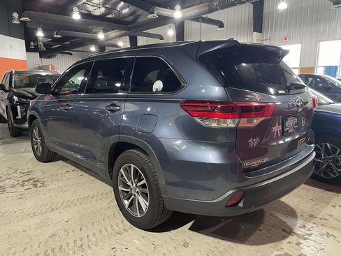 Used 2019 Toyota Highlander XLE FWD image 3
