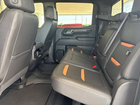 Used 2024 GMC Sierra 1500 AT4 w/ Technology Package AWD/4WD image 17