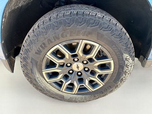 Used 2024 Chevrolet Colorado Z71 w/ Z71 Convenience Package 2 image 30