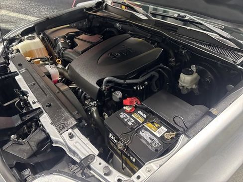 Used 2020 Toyota Tacoma SR5 w/ Technology Package image 31