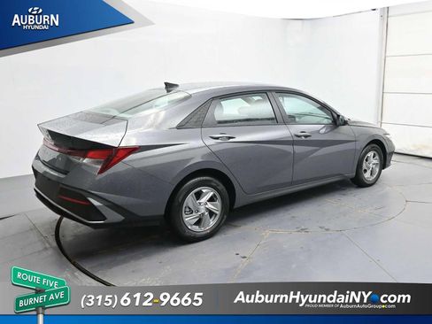 New 2026 Hyundai Elantra SE FWD image 2