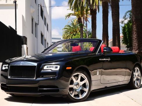 Used 2018 Rolls-Royce Dawn RWD image 2