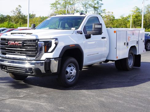 New 2025 GMC Sierra 3500 Pro w/ Convenience Package AWD/4WD image 3
