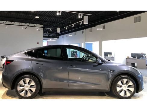 Used 2023 Tesla Model Y Long Range image 10