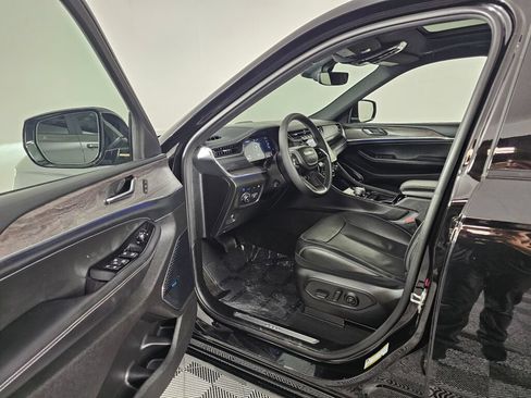 Used 2022 Jeep Grand Cherokee Overland AWD/4WD image 17