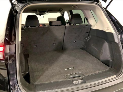 Used 2023 Nissan Rogue SV image 4