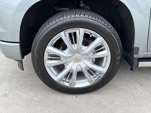 Certified 2025 Chevrolet Silverado 1500 High Country AWD/4WD image 11