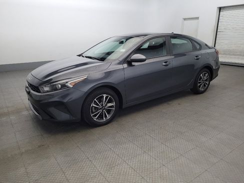Used 2023 Kia Forte LXS image 2
