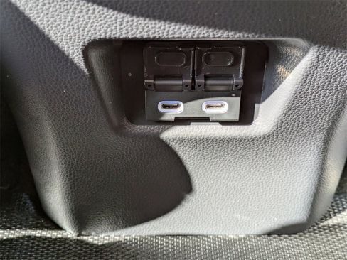 Used 2022 Toyota RAV4 XLE Premium image 15