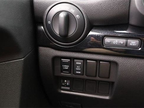 Used 2024 Nissan Titan SV w/ SV Bronze Edition Package image 17