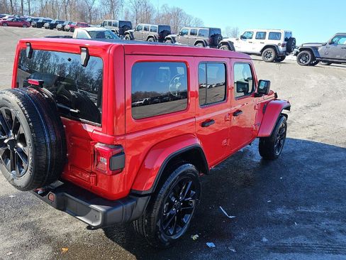 Used 2025 Jeep Wrangler Unlimited Sahara w/ Safety Group image 4