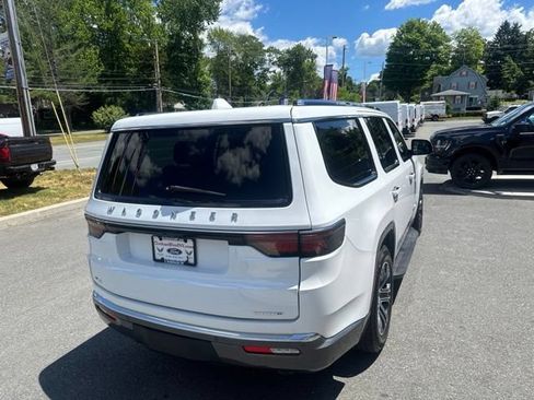 Used 2022 Jeep Wagoneer Series III AWD/4WD image 6