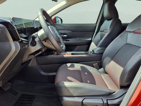 Certified 2025 Nissan Kicks SR image 11