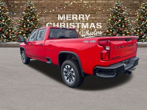 Used 2021 Chevrolet Silverado 2500 Custom w/ Custom Value Package image 3