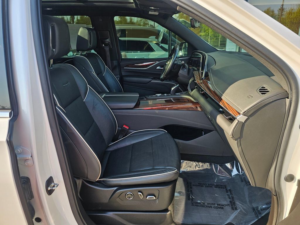 Used 2021 Cadillac Escalade Premium Luxury w/ Driver Assist Tech Package AWD/4WD image 11