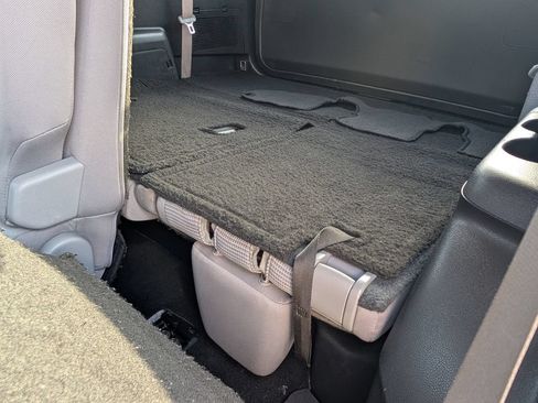 Used 2022 Toyota Highlander LE FWD image 17