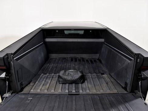 Used 2024 Tesla Cybertruck AWD Crew Cab image 30