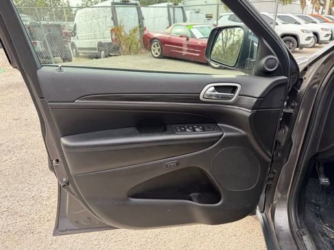 Used 2019 Jeep Grand Cherokee Limited w/ Luxury Group II image 13