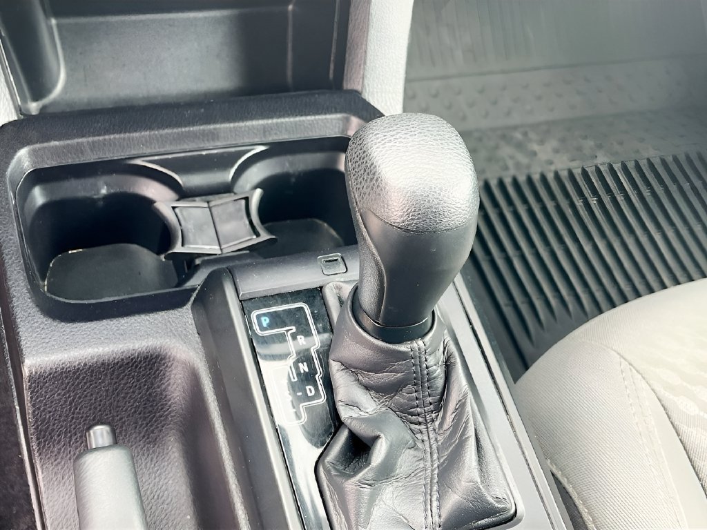 Used 2022 Toyota Tacoma SR AWD/4WD image 16