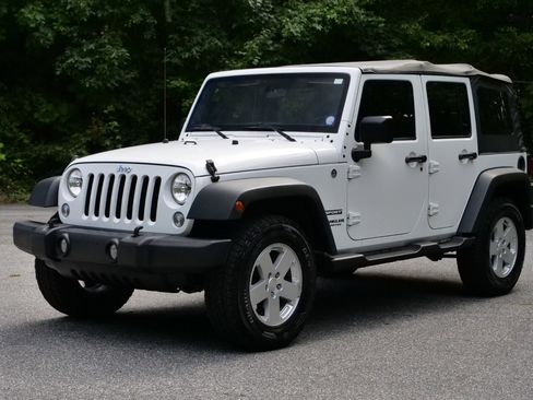 Used 2015 Jeep Wrangler Unlimited Sport image 6