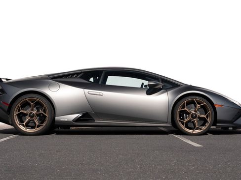 Used 2023 Lamborghini Huracan Tecnica image 3