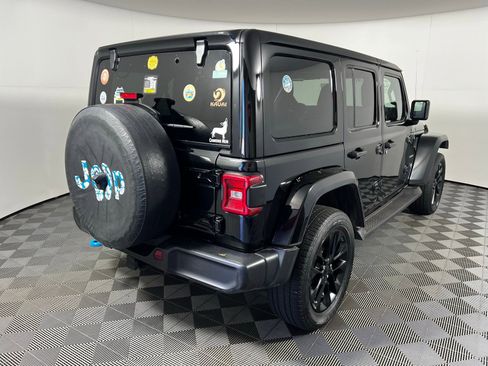 Used 2022 Jeep Wrangler Unlimited Sahara w/ Cold Weather Group image 5